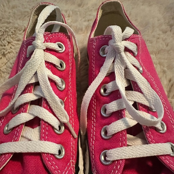 Bright Pink Low Top Converse Women’s 7 - Picture 7 of 12
